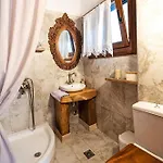 Βίλα Azure Coast Seafront Retreat *