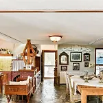 Βίλα Azure Coast Seafront Retreat *