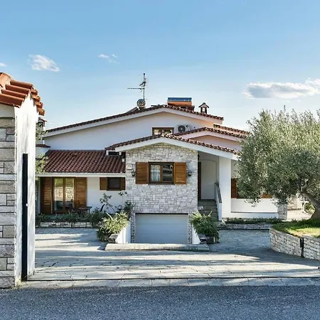 Azure Coast Seafront Retreat * Mola Kalyva