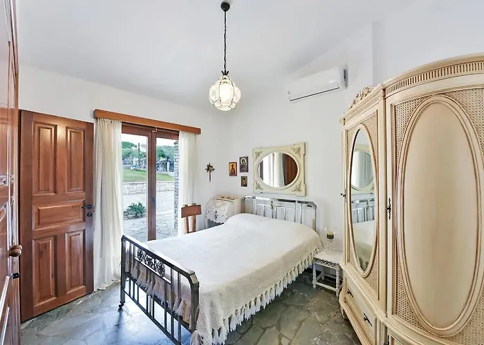 Villa Azure Coast Seafront Retreat *