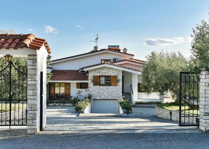 Azure Coast Seafront Retreat * Mola Kalyva