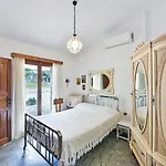 Villa Azure Coast Seafront Retreat *