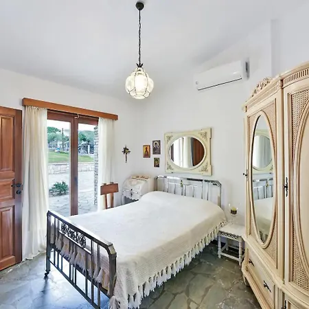 Villa Azure Coast Seafront Retreat *