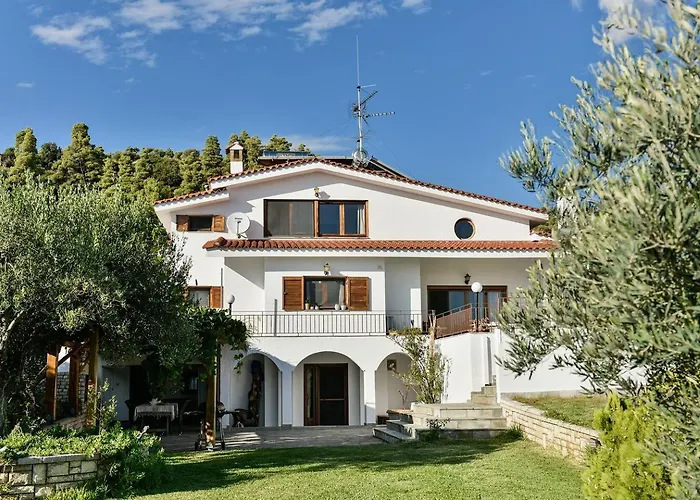 Azure Coast Seafront Retreat 别墅 莫拉卡里瓦