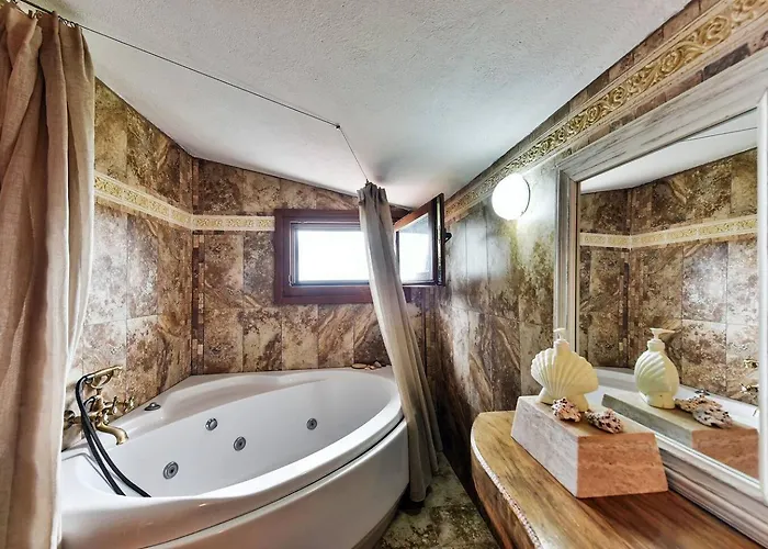 Azure Coast Seafront Retreat 莫拉卡里瓦